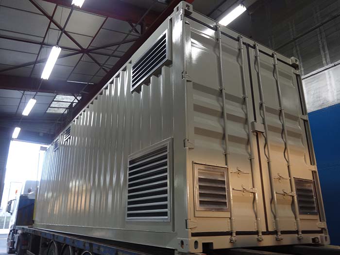 Shelter Container sur mesure en cours de finition dans l'atelier de production EPSILON