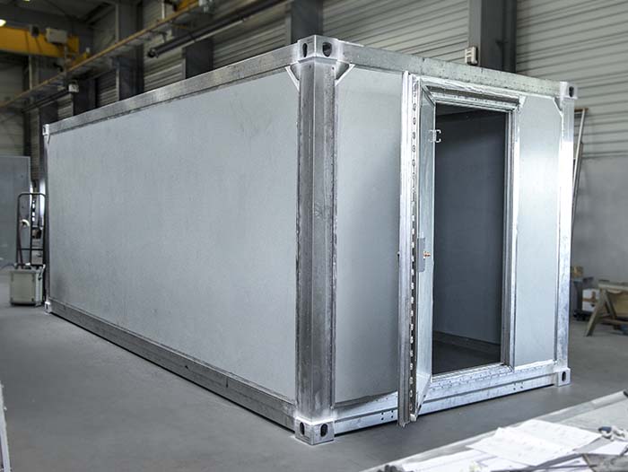 Shelter armoire sur-mesure en cours de fabrication chez EPSILON