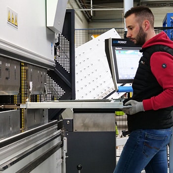 pliage d'une pièce de tôlerie prototype